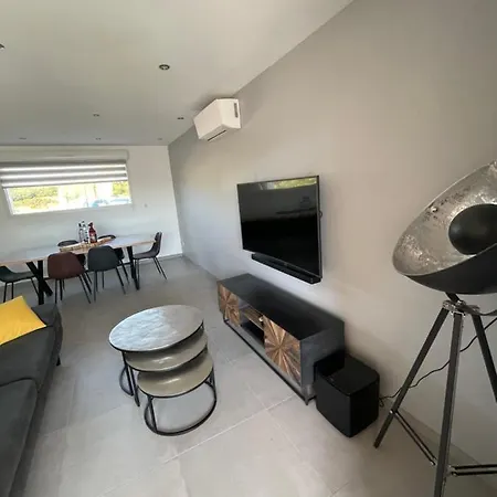 Semesterbostad Maison Neuve Vecchio